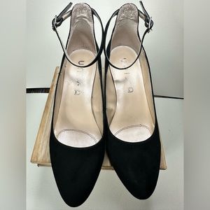 Unisa Sz 6.5 ~Black Suede~ Gently used